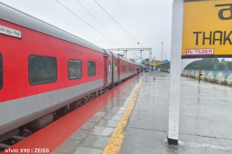 कटिहार में रेल कार्य से ट्रेनों का रूट बदला, पूर्णिया-ठाकुरगंज होकर गुजरीं कई एक्सप्रेस ट्रेनें