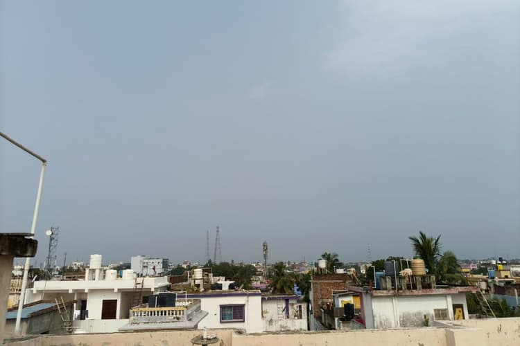 कटिहार में आज छाए रहेंगे बादल, लेकिन उमस बढ़ाएगी टेंशन: 35 डिग्री रहेगा पारा