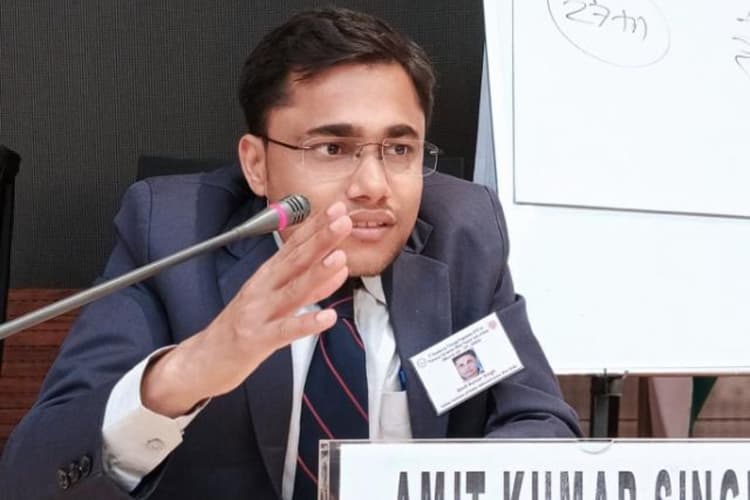 पिता के निधन के बाद नहीं टूटा हौसला, कटोरिया के अमित सिंह बने नगर कार्यपालक पदाधिकारी