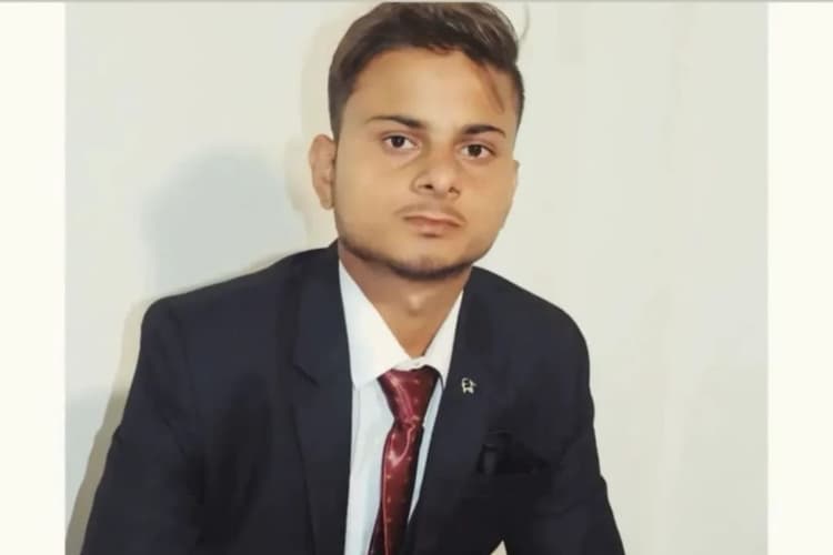 फूआ के घर से लौट रहे BCA छात्र की हत्या, साक्ष्य छुपाने के लिए पेड़ से लटकाया शव