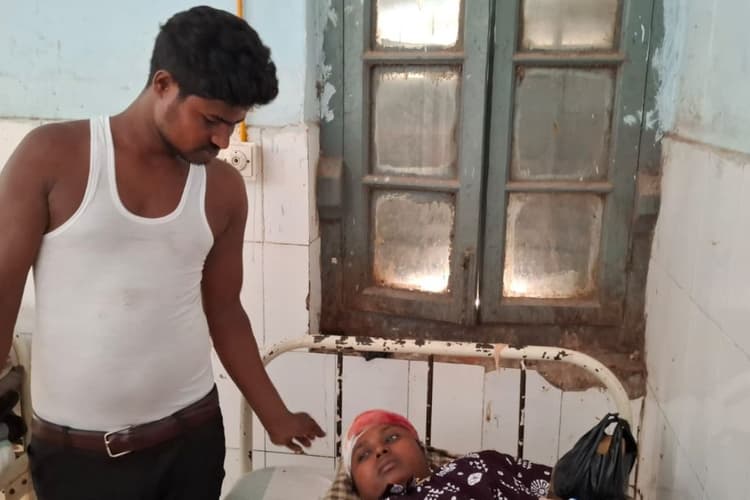 कोढ़ा में बस पलटी: 40 घायल; 20 को पूर्णिया GMCH में कराया गया भर्ती