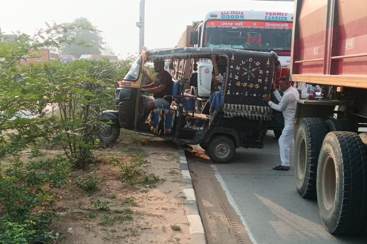 बक्सर में भीषण जाम का कहर, NH-922 पर यातायात व्यवस्था ठप, घंटों परेशान रहे लोग