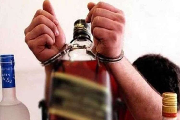 जहानाबाद में छापेमारी में 60 लीटर देसी शराब बरामद, तस्कर फरार