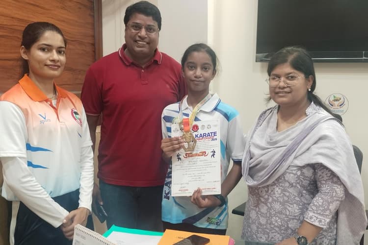 बिहार कराटे टीम में शामिल हुईं वैशाली की होनहार खिलाड़ी काशिश रंजन, प्रतियोगिता के लिए देहरादून रवाना