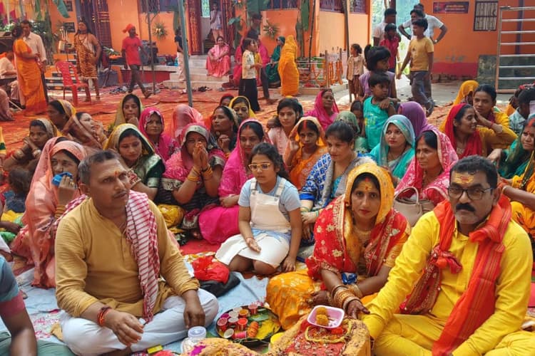 सांखे खास ब्रह्म स्थान परिसर भक्तिमय माहौल से हुआ सराबोर, विद्वान आचार्यों की टोली करा रही अनुष्ठान