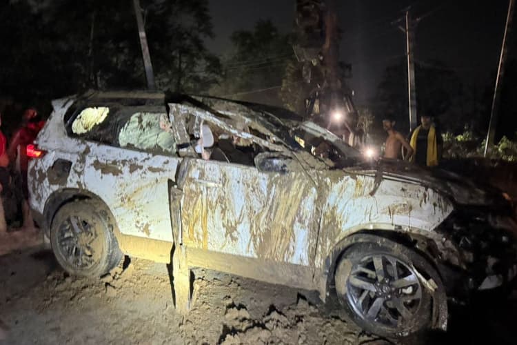 अरवल के सोन कैनाल में 100 की रफ्तार से चल रही सफारी पलटी, पटना आ रहे 4 लोगों की दम घुटकर मौत