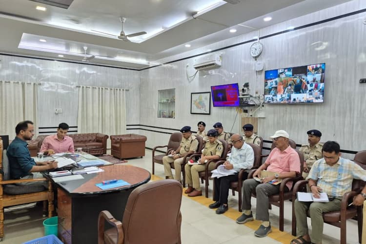 छपरा: जिला सतर्कता समिति की बैठक; 2023 से अब तक 1055 पीड़ितों को मिला मुआवजा, 4 को मिली सरकारी नौकरी