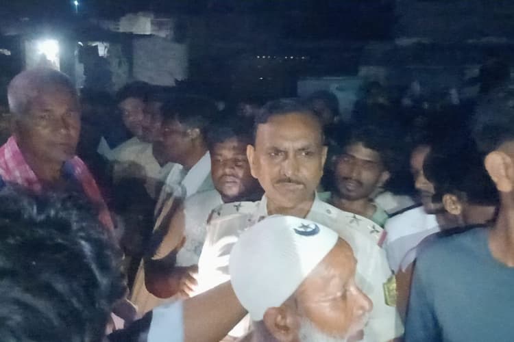 मकेर में तेज रफ्तार स्कॉर्पियो का कहर, 55 वर्षीय व्यक्ति की मौत, हादसे के बाद चालक वाहन लेकर फरार, ग्रामीणों ने किया सड़क जाम