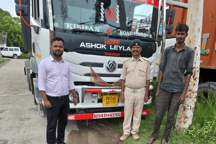 बिहार में नया नियम लागू होते ही ऐक्शन: बिना पास आ रहे ट्रक पर सीधे ठोका 11.12 लाख का जुर्माना; सीवान में गाड़ी जब्त