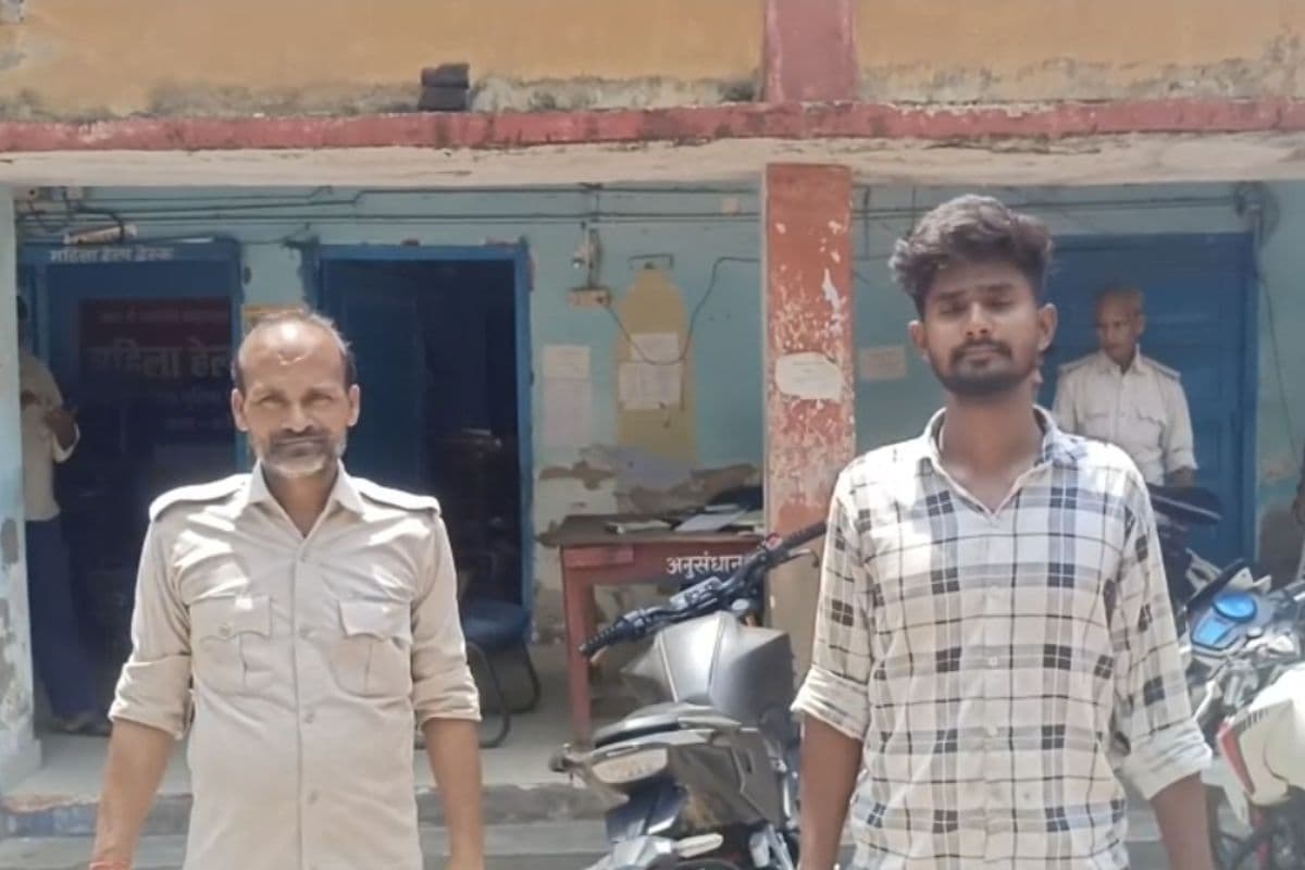 पुलिस को देखते ही भागने लगा युवक, चोरी की पैशन प्रो और अपाची बरामद
