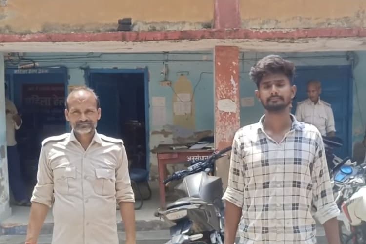 पुलिस को देखते ही भागने लगा युवक, चोरी की पैशन प्रो और अपाची बरामद