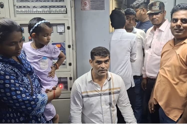 छपरा–गोमती नगर एक्सप्रेस में एसी फेल, यात्रियों को झेलनी पड़ी भीषण गर्मी
