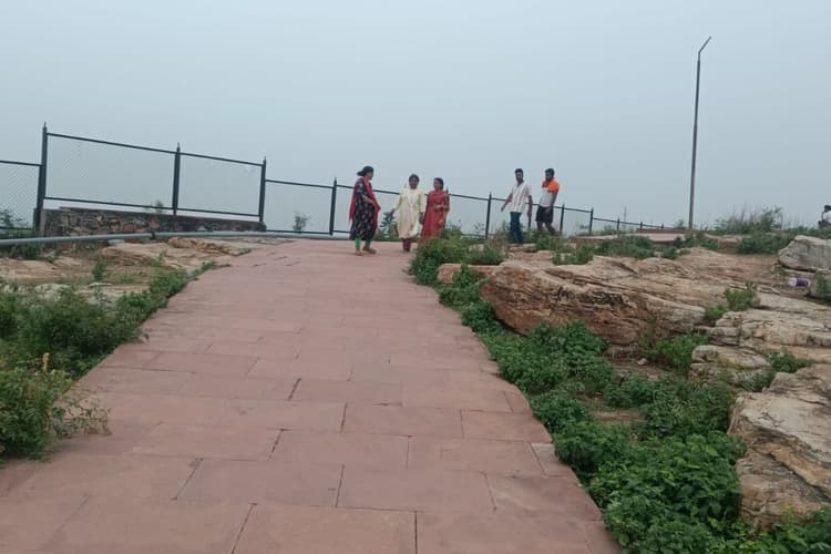 नालंदा में स्वस्थ जीवनशैली का बढ़ता चलन, मॉर्निग वॉक और योग ने बदली सुबह की तस्वीर