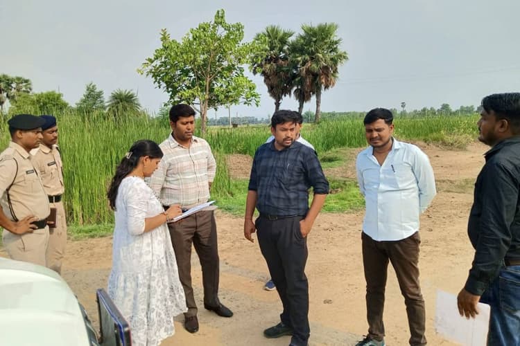 नवादा के पकरीबरावां में बनेगा डिग्री कॉलेज, जांच करने पहुंची प्रशासनिक अधिकारियों की टीम