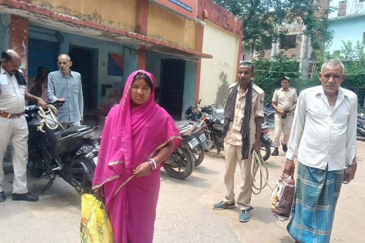 शराब कारोबार पर पुलिस का प्रहार, 57 लीटर शराब के साथ दो गिरफ्तार