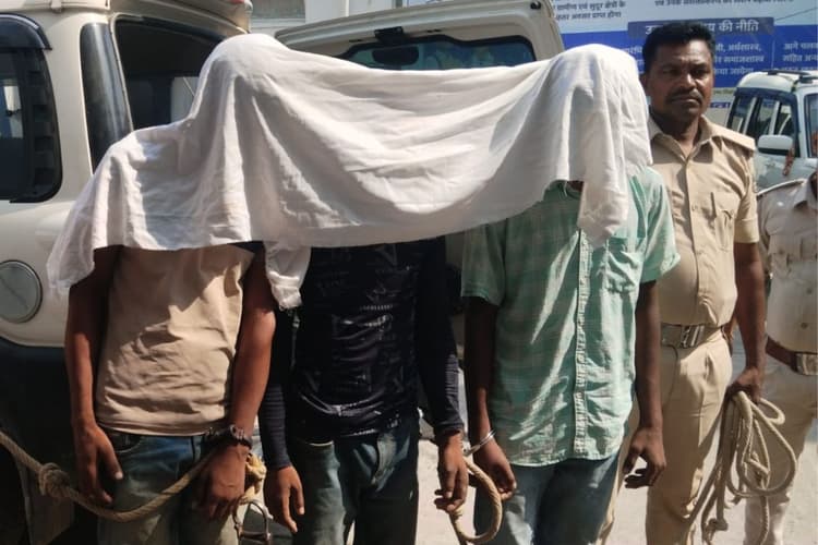सीवान डबल मर्डर केस मामले में बड़ा खुलासा, पैसों के लिए गला काटकर करता था हत्या, तीन आरोपी गिरफ्तार