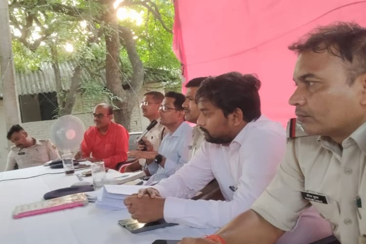 पकरीबरावां में मोहर्रम को लेकर प्रशासन की तैयारी, शांति समिति की बैठक में बनी रणनीति