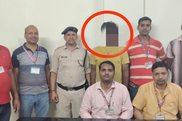 गया जी आरपीएफ की कार्रवाई, अवैध रेल टिकट कारोबार में संलिप्त युवक गिरफ्तार