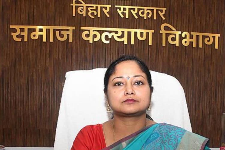 जन शिकायतों पर सरकार गंभीर, गांव में ही होगा समस्याओं का समाधान, प्रभारी मंत्री का अधिकारियों को स्पष्ट संदेश