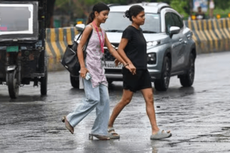 पटना समेत 9 जिलों में मौसम विभाग का 'हाई-अलर्ट'; मूसलाधार बारिश के साथ बिजली गिरने की भयंकर चेतावनी