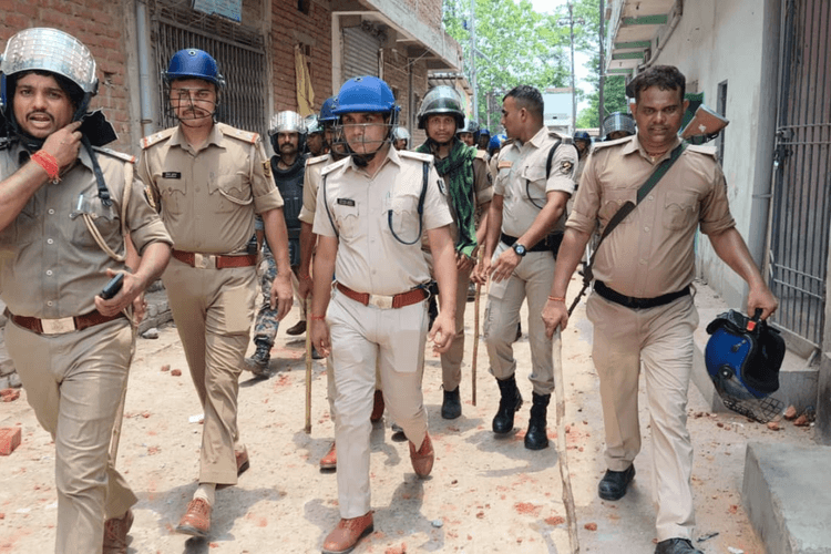नालंदा में डिग्री कॉलेज की मांग पर भयंकर बवाल: पुलिस पर पथराव और फायरिंग के बाद 250 पर FIR; 39 उपद्रवी गिरफ्तार