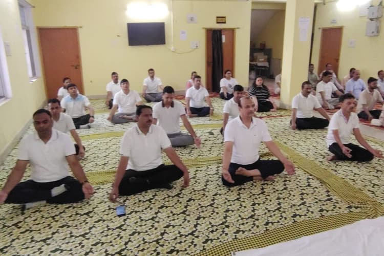 योग दिवस पर जिला न्यायालय परिसर में भव्य आयोजन, जजों और अधिवक्ताओं ने किया योगाभ्यास