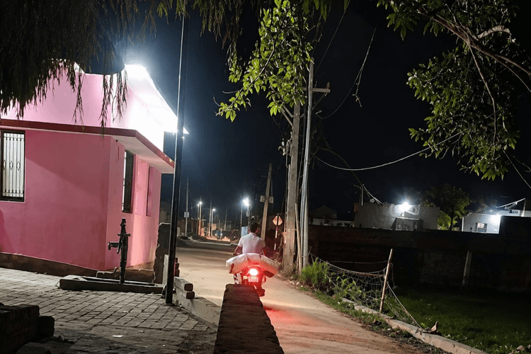 बक्सर में शराबबंदी तार-तार: रात होते ही 'जवहीं दियर' और 'बलुआ घाट' पर चलता है माफिया का सिक्का