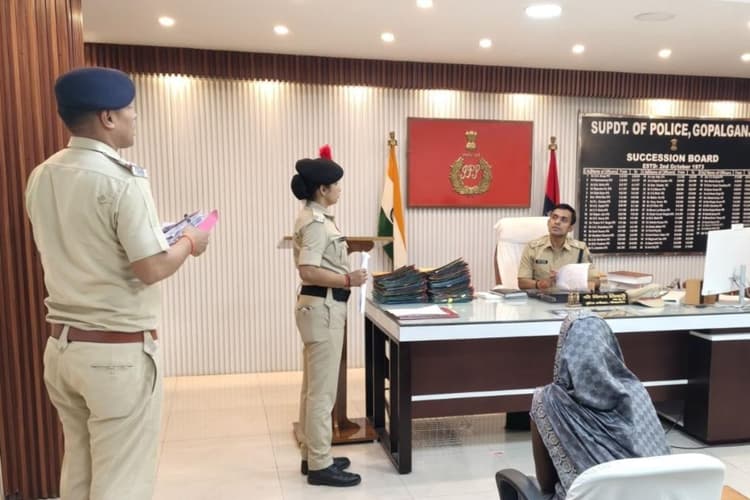 पशु तस्करी के खिलाफ गोपालगंज पुलिस की बड़ी कार्रवाई, सीवान के पशु तस्कर अरमान खान की 3.40 करोड़ की संपत्ति होगी जब्त