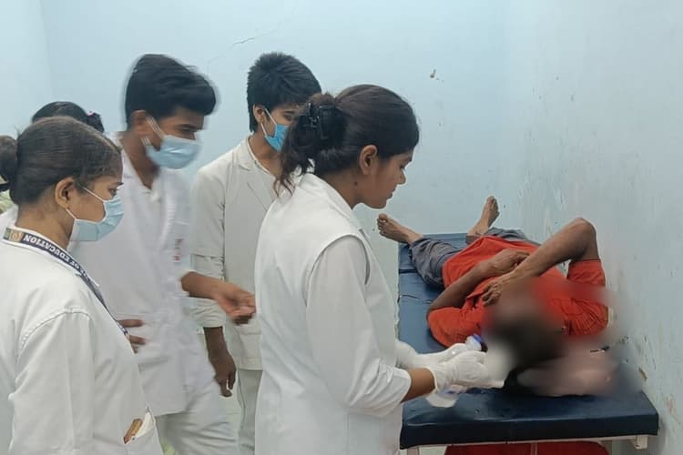 गोपालगंज सब्जी मंडी में दो पक्षों में मारपीट, चाचा-भतीजा अस्पताल में भर्ती, पुलिस जांच में जुटी