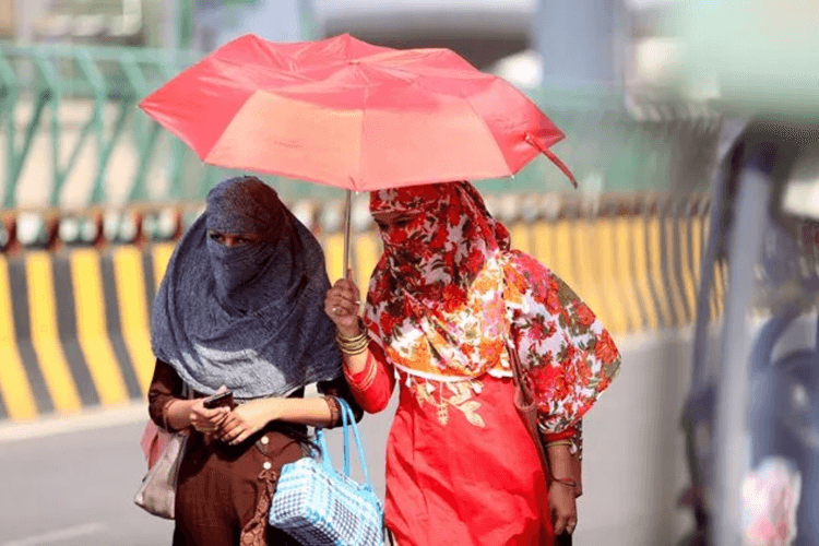 रोहतास में मौसम का मिजाज: आज 35 डिग्री पहुंचेगा पारा, गर्मी के बीच बादलों की आवाजाही से शाम को मिलेगी थोड़ी राहत