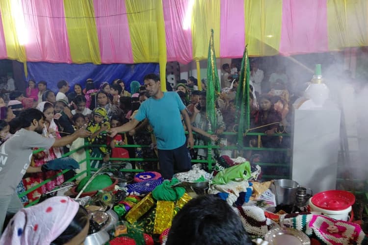 या हुसैन के नारों से गूंजे मोहल्ले, मुहर्रम की आठवीं तारीख पर अकीदतमंदों ने की फातिहा