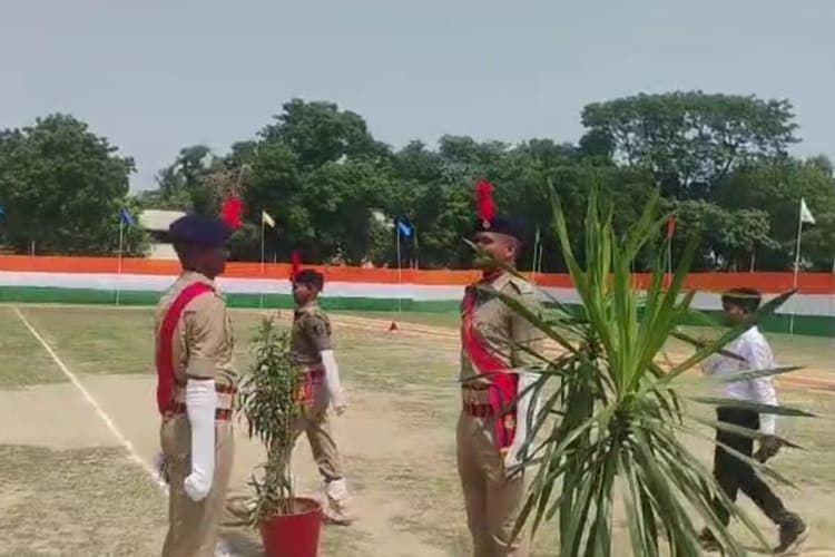 वर्दी पाने की खुशी, दोस्तों से बिछड़ने का गम, बेगूसराय पासिंग आउट परेड में छलक पड़े दो जवानों के आंसू