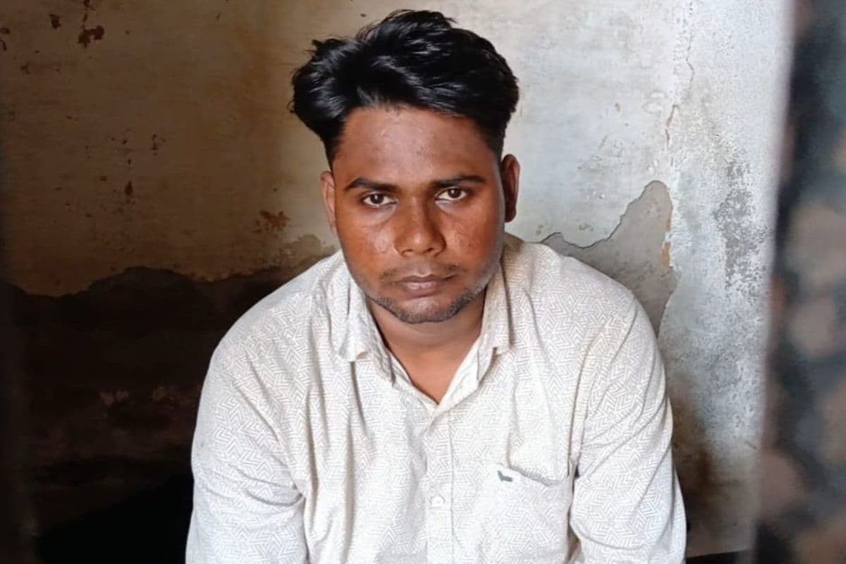 सिपाही भर्ती परीक्षा में इलेक्ट्रॉनिक डिवाइस के साथ परीक्षार्थी गिरफ्तार, न्यायिक हिरासत में भेजा गया जेल सिपाही भर्ती परीक्षा में इलेक्ट्रॉनिक डिवाइस के साथ परीक्षार्थी गिरफ्तार, न्यायिक हिरासत में भेजा गया जेल