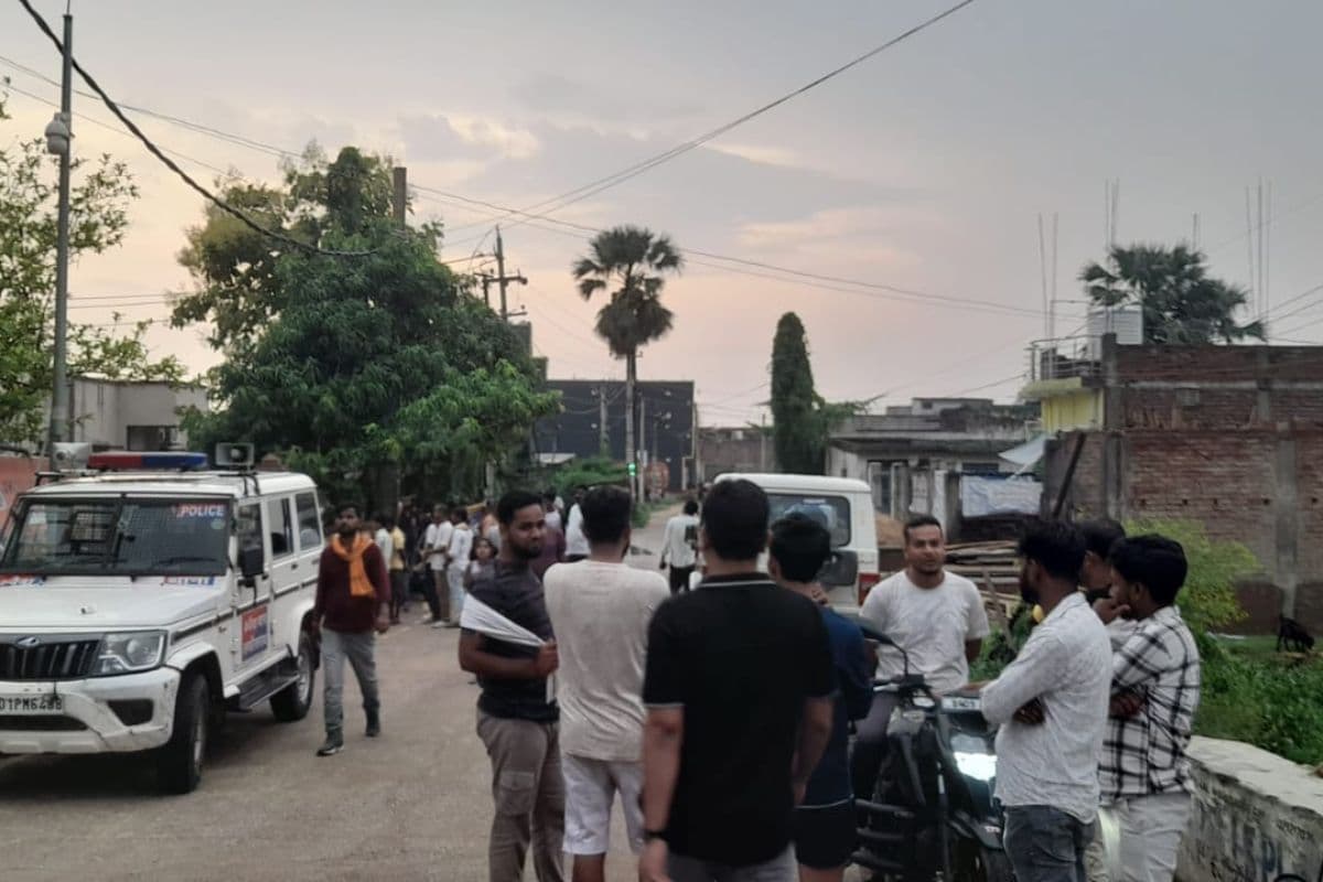 होटल में चल रहे जुआ रैकेट का भंडाफोड़, 7 गिरफ्तार, नकद और ताश के पत्ते बरामद होटल में चल रहे जुआ रैकेट का भंडाफोड़, 7 गिरफ्तार, नकद और ताश के पत्ते बरामद