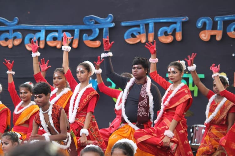 किलकारी में 'चक धूम धूम' समर कैंप का भव्य समापन: आयोजित कार्यक्रम में 1442 बच्चों ने दिखाया अपना हुनर