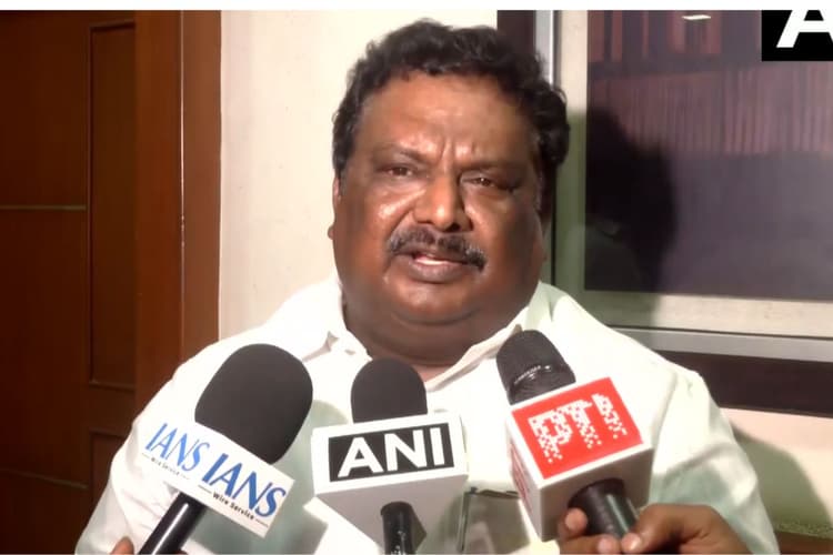 CM विजय पर DMK का हमला, बोले- अभी भी एक्टर मोड में हैं मुख्यमंत्री