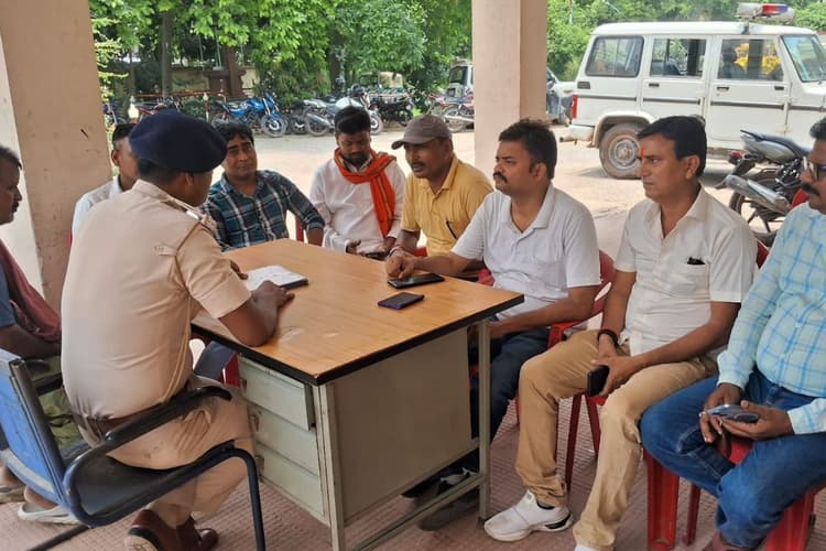 जमालपुर में सड़क पर सियासत, पार्षद बोले घटिया निर्माण, बुडको ने लगाया रंगदारी का आरोप