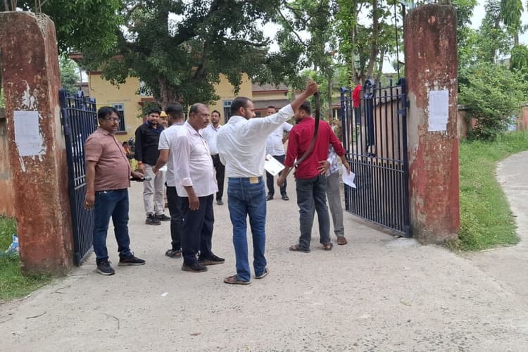 पूर्णिया में सिपाही भर्ती परीक्षा शुरू: केंद्रों पर त्रिस्तरीय सुरक्षा, बायोमेट्रिक जांच के बाद मिला प्रवेश