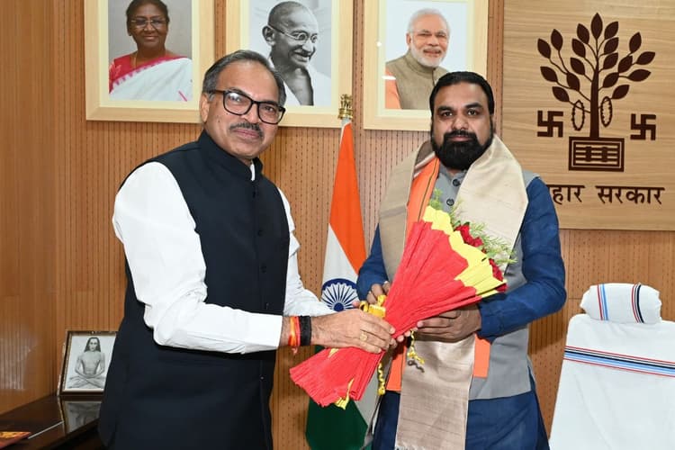 मुख्यमंत्री से मिले पूर्णिया विश्वविद्यालय के कुलपति, 21 नए कॉलेजों की प्रगति पर हुई चर्चा