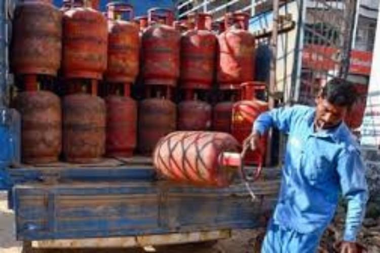 नालंदा में अवैध गैस रिफिलिंग के नाम पर मनमानी वसूली, मजदूर वर्ग और छात्र परेशान
