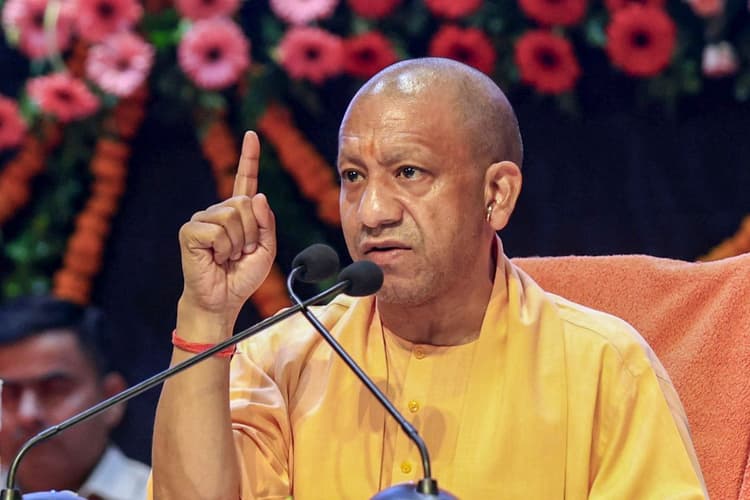 सीएम योगी बोले- अब यूपी के लोग बाहर नहीं जाएंगे, विदेशी यहां आकर करेंगे चाकरी