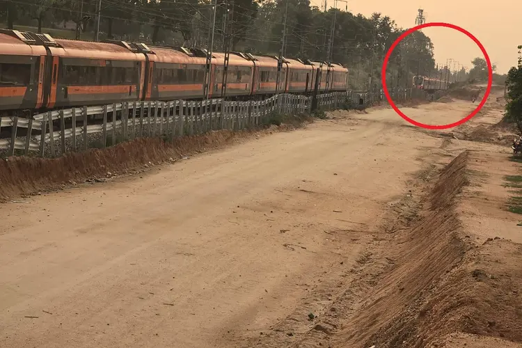 एक ही ट्रैक पर एक साथ पहुंचीं दो वंदे भारत ट्रेन, सिग्नल सिस्टम से टला बड़ा हादसा