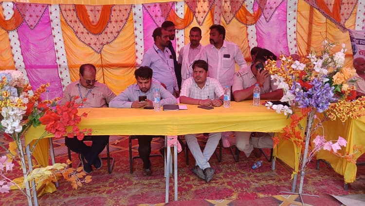 लखीसराय के रामचंद्रपुर सहयोग शिविर में उमड़ी भीड़, 64 आवेदन प्राप्त