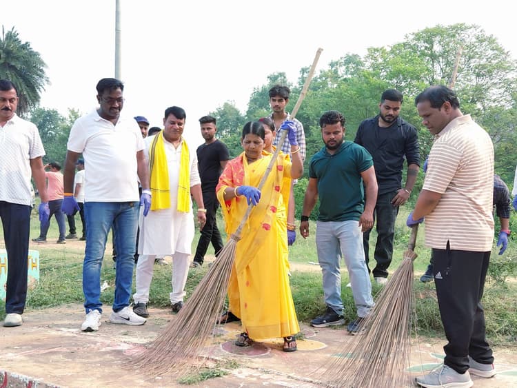 विश्व पर्यावरण दिवस पर काली पहाड़ी नहर घाट में चला स्वच्छता और पौधारोपण अभियान