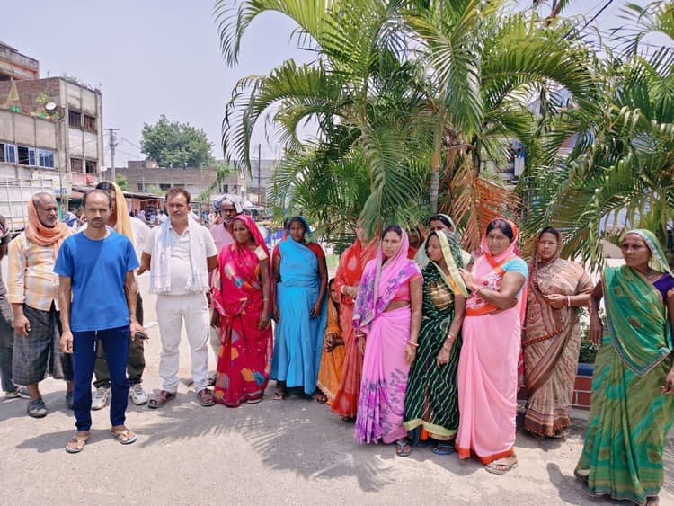 थाने में लगा रहे थे गुहार, तभी बेटे के मिलने की आई खुशखबरी
