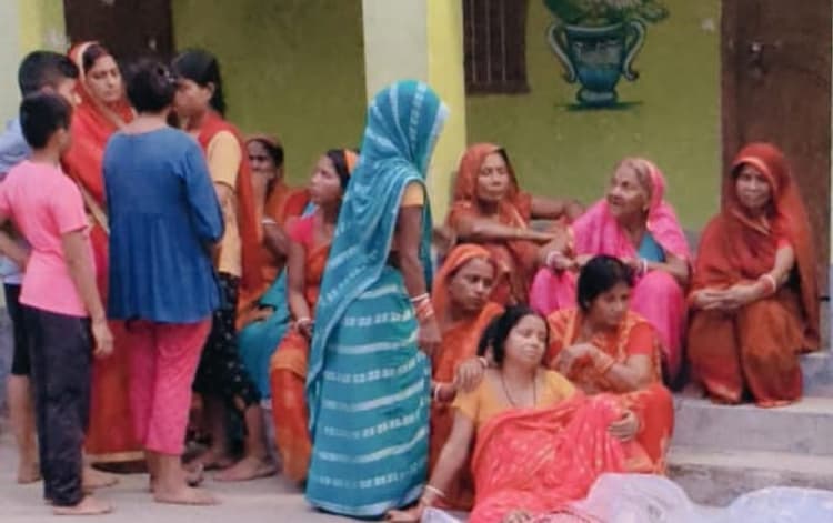 एक ही परिवार, तीन अर्थियां, सदमे में डूबा पूर्णिया का सकमा गांव