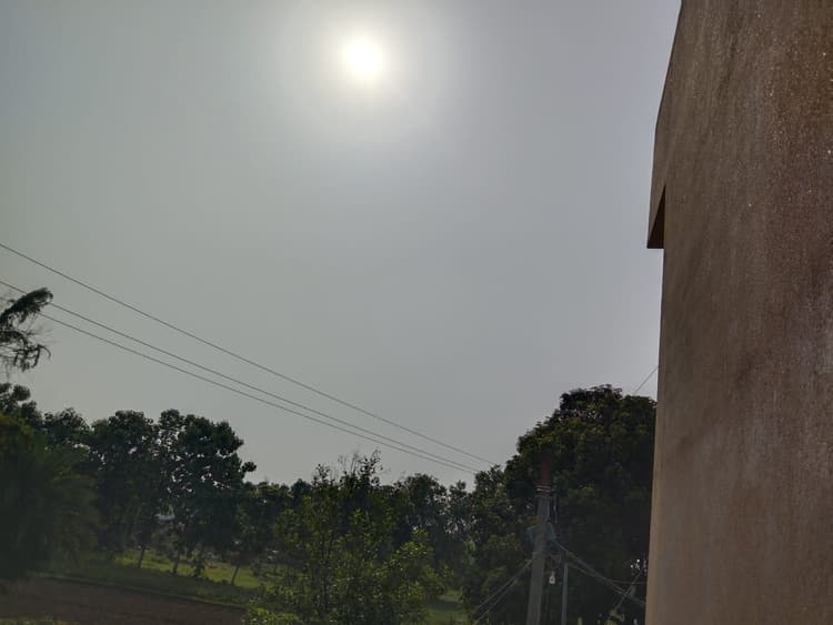 बारिश के आसार कम, अगले तीन दिनों तक उमस भरी गर्मी करेगी परेशान