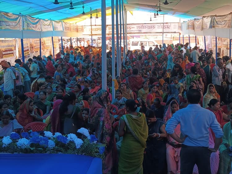 मानसी जनकल्याण शिविर में उमड़ी भीड़, पहले दिन बड़ी संख्या में पहुंचे लाभुक