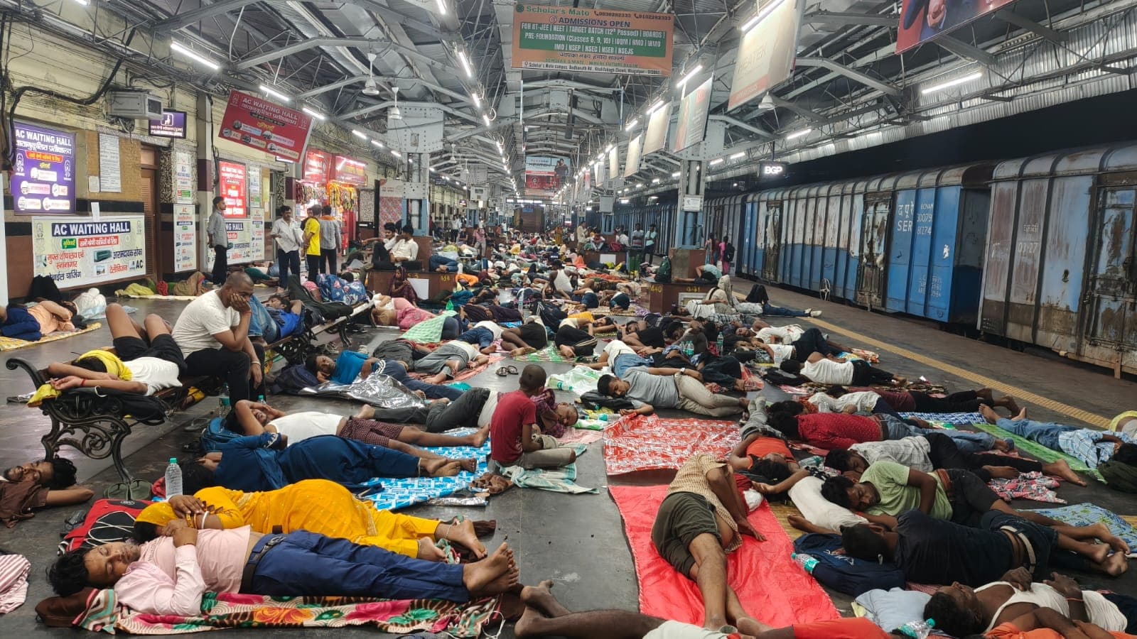 मोबाइल चोरी की अफवाह से भागलपुर स्टेशन पर भगदड़, पांच से अधिक परीक्षार्थी घायल