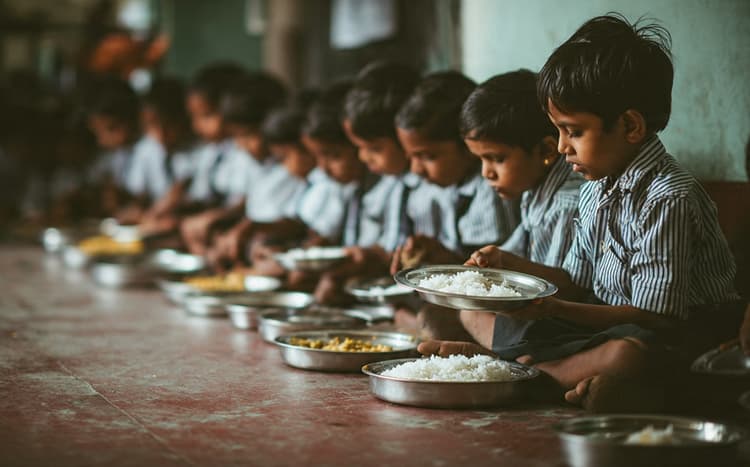 मिड-डे मील में मांगा था थोड़ा चावल, शिक्षक ने कर दी पिटाई, 5वीं के छात्र का सिर फूटा